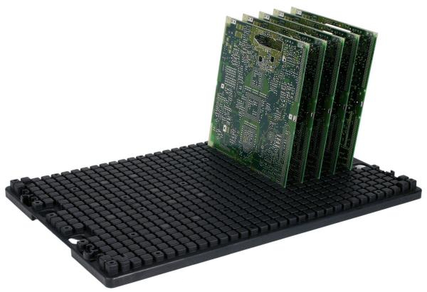Zásuvný držák DPS s důlky -  557 x 357 x 22 mm